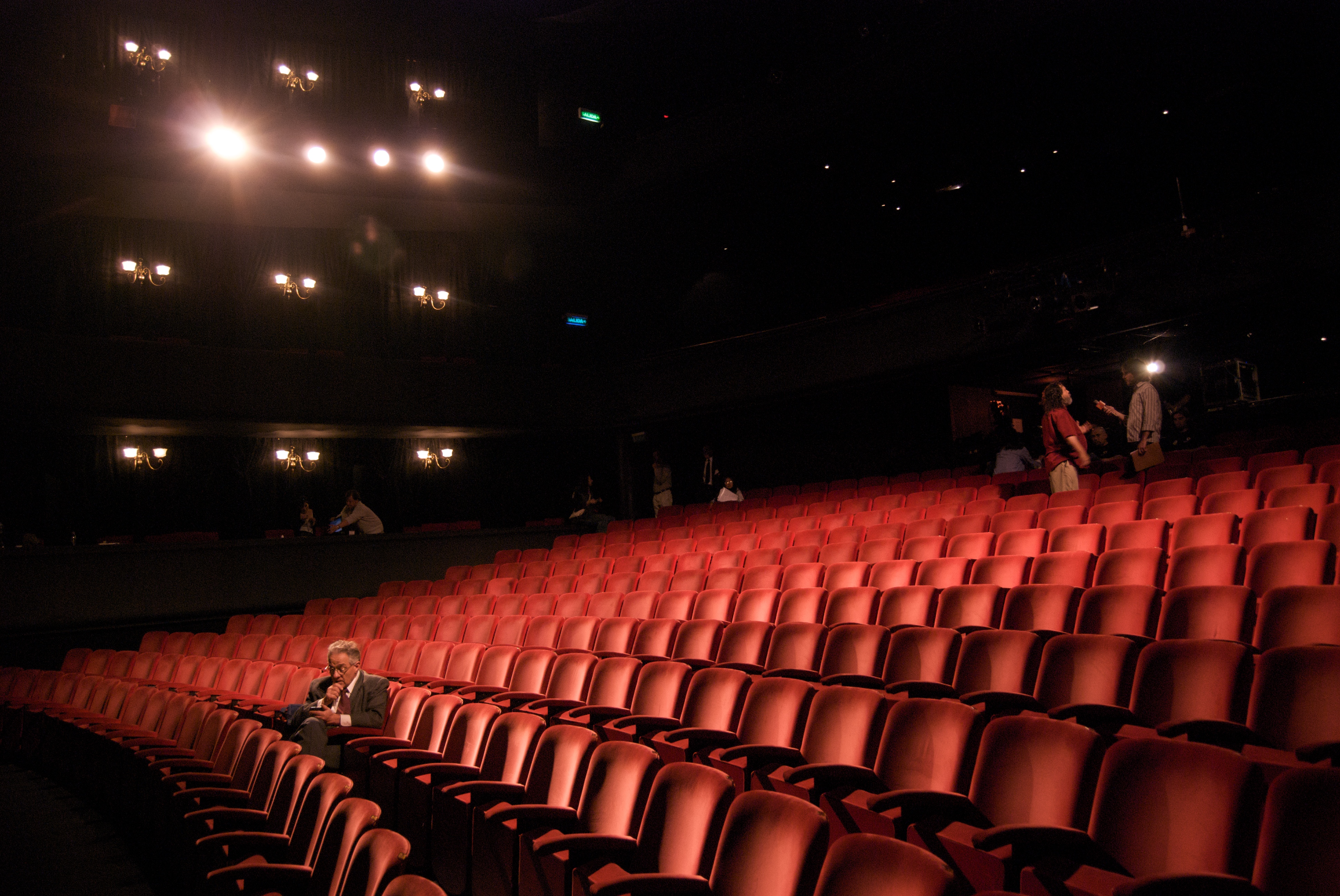 File:Richard in an empty theater.jpg - Wikimedia Commons