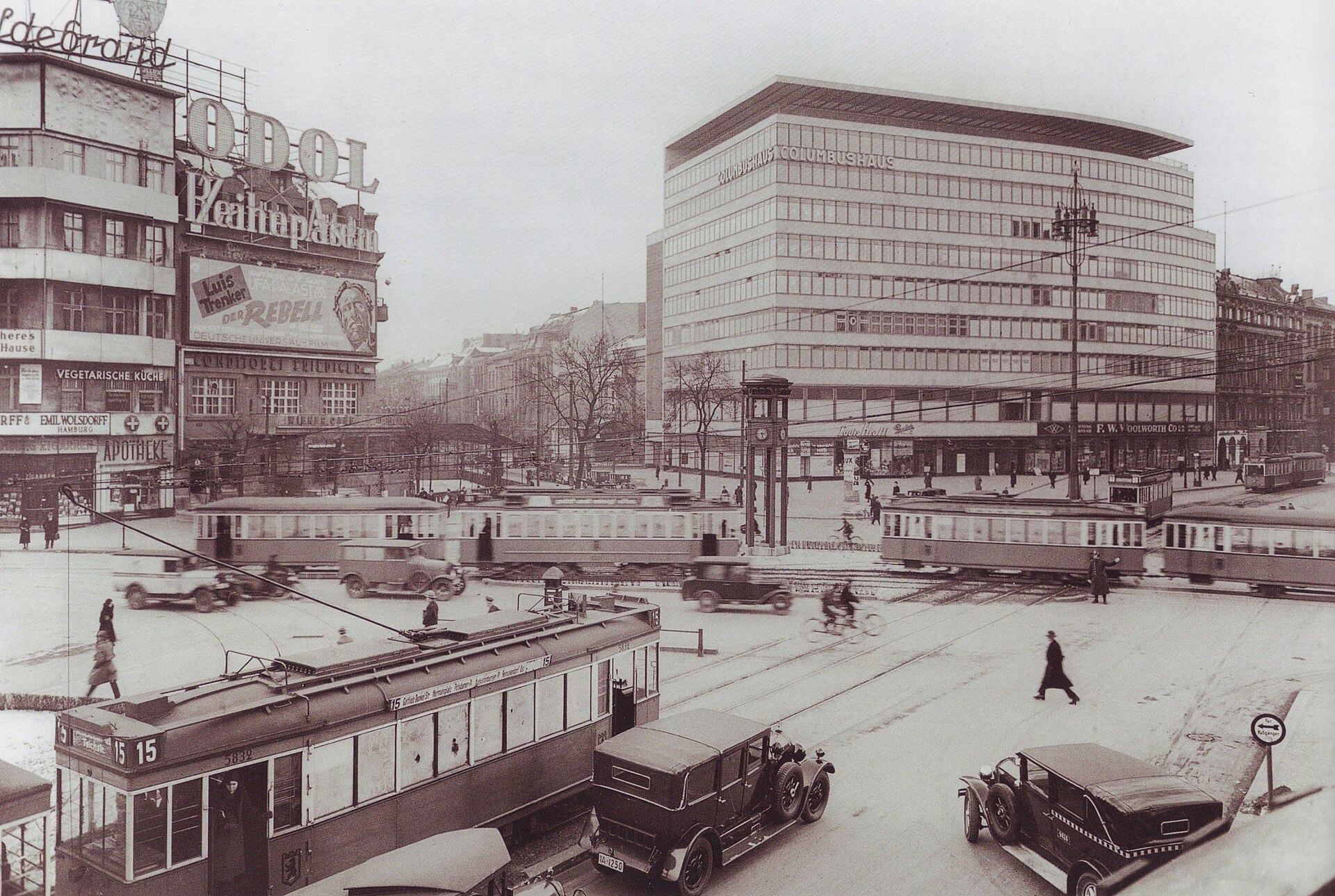 Black-and-white 1932 photograph of Potsdamer Platz in Berlin with trams and the modernist Columbushaus